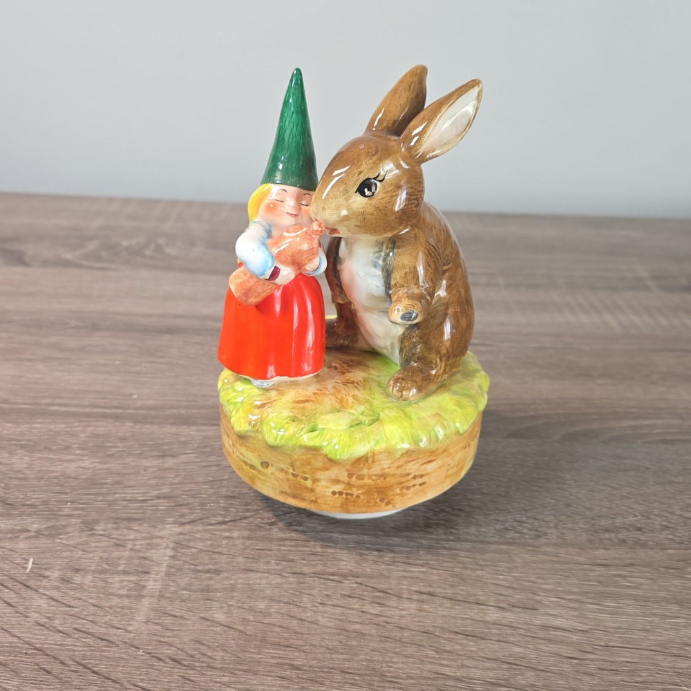 Vintage 1979 Gorham Gnome Girl and Rabbit Musical Figurine Rien Poortvliet Japan